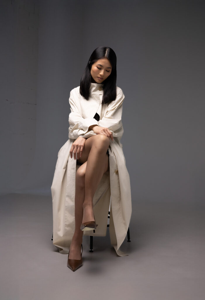 Fotografia premium dla klientów indywidualnych - kobieca sesja portretowa wizerunkowa w Warszawie