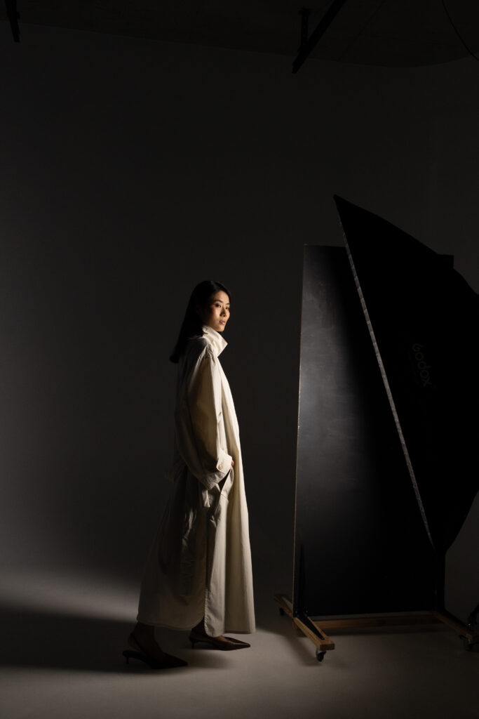 Fotografia dla marki osobistej - elegancki portret kobiety w studiu, budujący wizerunek i markę.