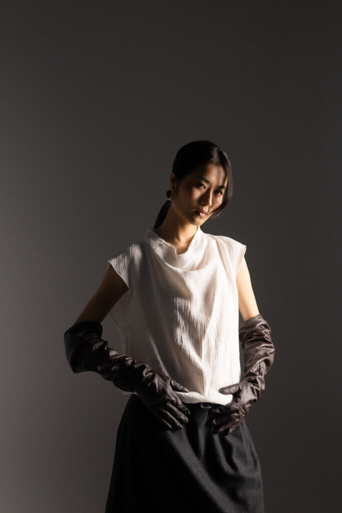 Indywidualna sesja portretowa w Warszawie – profesjonalne zdjęcia kobiece ukazujące siłę i klasę 